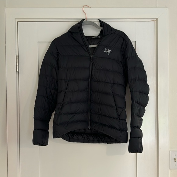 Black Arc’teryx Thorium hooded puffer jacket size small great condition - Picture 1 of 5